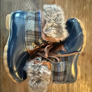 Duck boots with fur